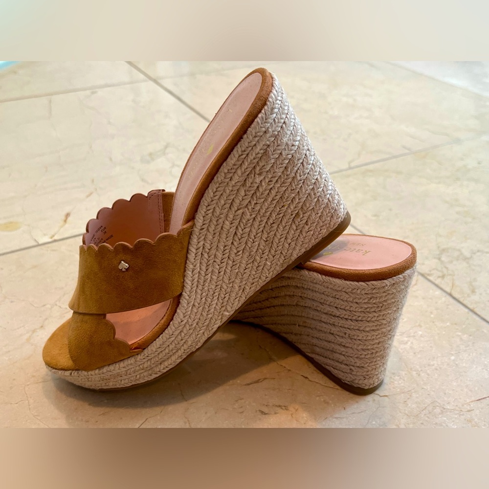 New Kate Spade TEGAN Wedge Mule Slide Sandal Espadrille Classic Saddle Tan 7.5